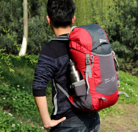 กระเป๋ากันน้ำ เป้เดินป่า แบบสะพายหลัง ขนาด 35 ลิตร - สีแดง
