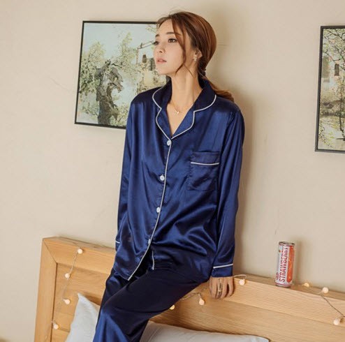 ชุดนอนผู้หญิง เสื้อแขนยาว + กางเกงขายาว Korean V-neck silk - สีกรมท่า