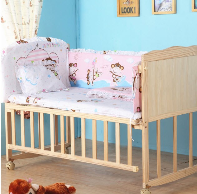 ชุดเตียงนอนไม้ พร้อม ที่นอน เบาะกันกระแทกรอบเตียง และ มุ้งกันยุง เตียงนอนไม้ ขนาด 104 x 90 x 60 ซม. รุ่น BED - 05