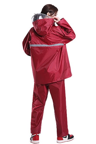 ชุดกันฝน เสื้อ กางเกง หมวกพร้อมที่กันแดด PVC เนื้อผ้าคุณภาพอย่างดี มีแถบสีสะท้อนแสง – สีแดง