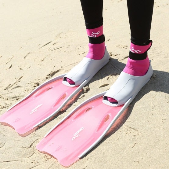 รองเท้าตีนกบ เท้ากบ THENICE สำหรับใส่ว่ายน้ำ ดำน้ำ สี ชมพู Size S / M